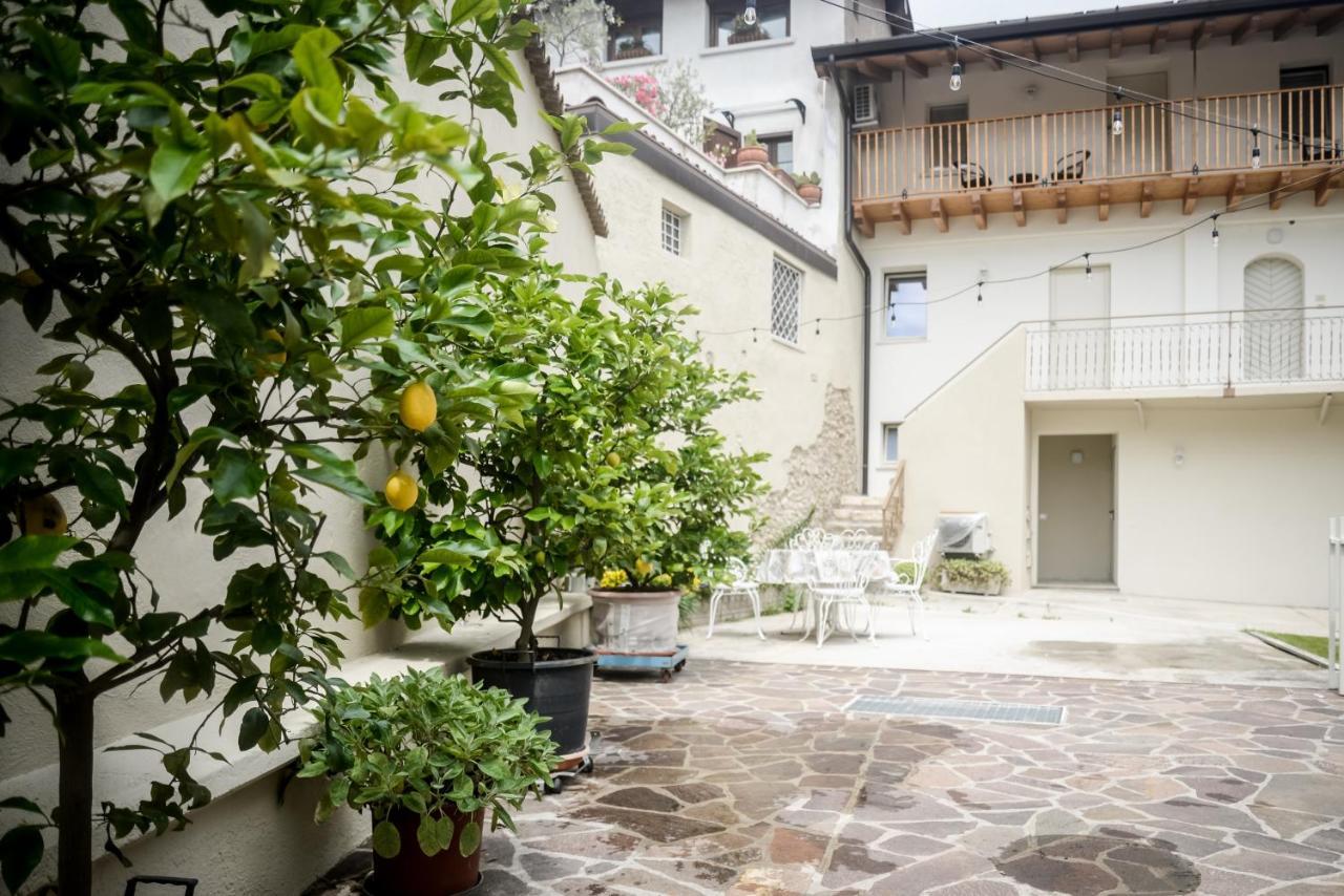 La Corte Dell'elmo * Salò